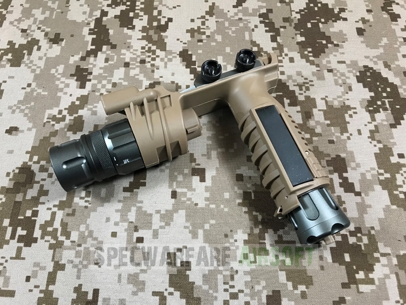 Picture of Night Evolution M900V Vertical Foregrip Weapon light (DE)